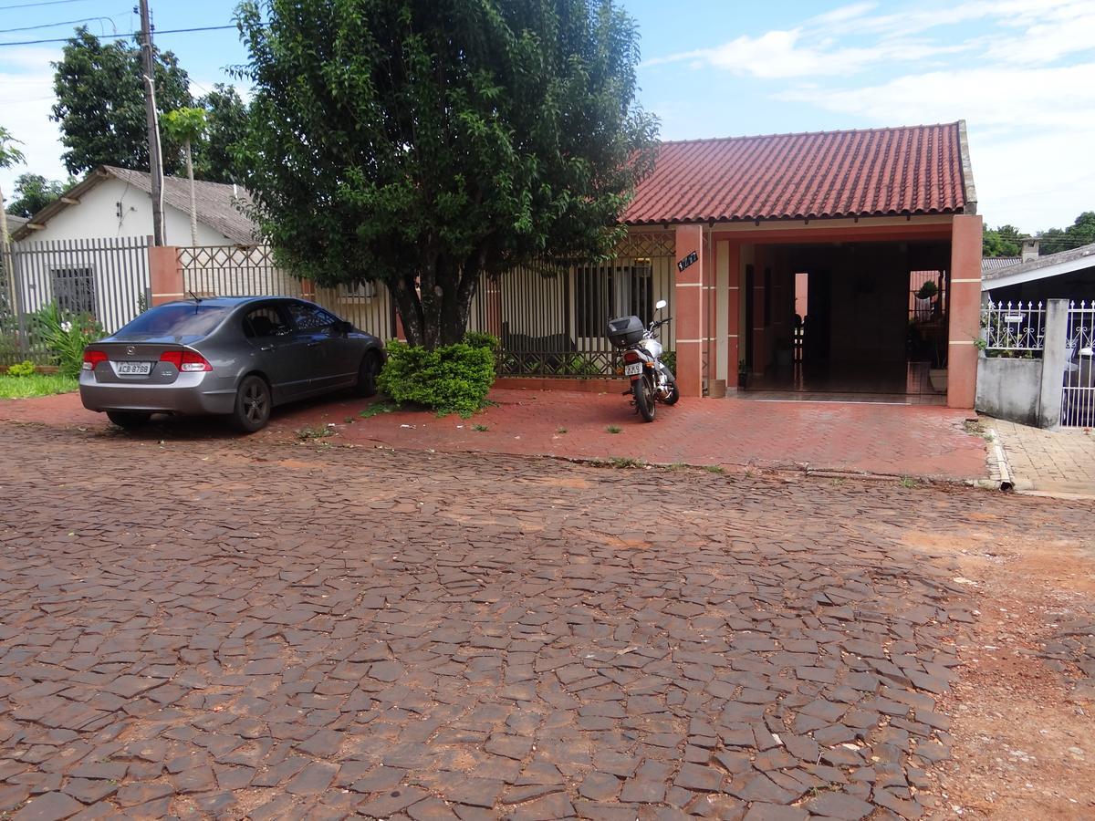Готель Casa Da Helo Quartos Em Foz Фос-ду-Іґуасу Екстер'єр фото
